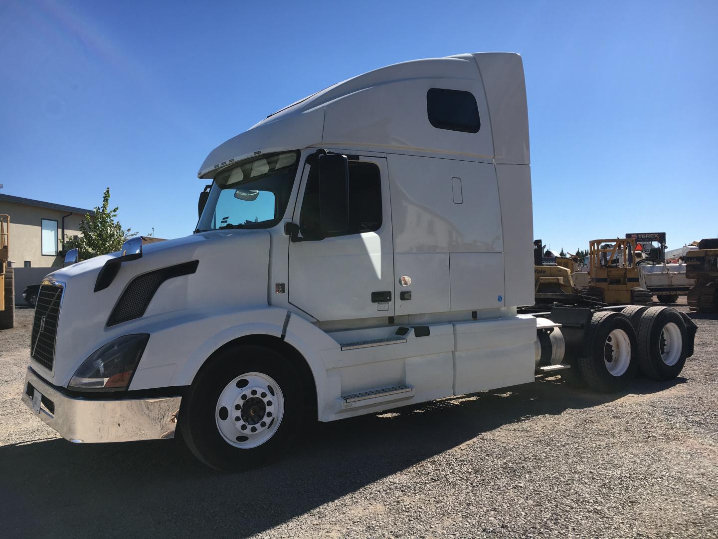 TRACTOCAMION VOLVO VNL64